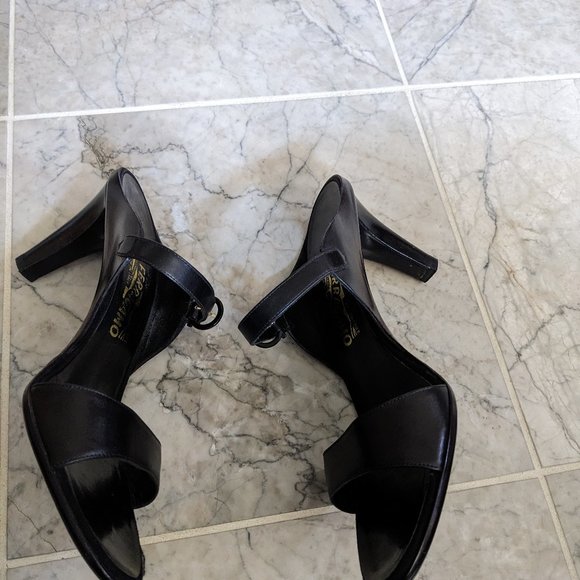Salvador Ferragamo Black Leather heel Sandals Sz 10B Like new - Picture 6 of 13
